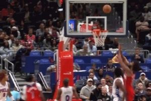 禁区任人飞！卡林顿送抛传 巴格利在恩比德头上点进还要加罚