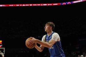 火箭独行侠裁判报告:2次漏判都对独行侠有利 弗拉格3秒&走步漏吹