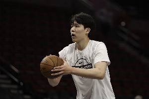 翻译:球队16顺位选瀚森是看到了他的潜力 谁也一口吃不成个胖子