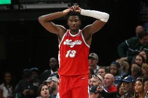 内线这效率太差!小贾伦23中6拿到26分5板3助1帽